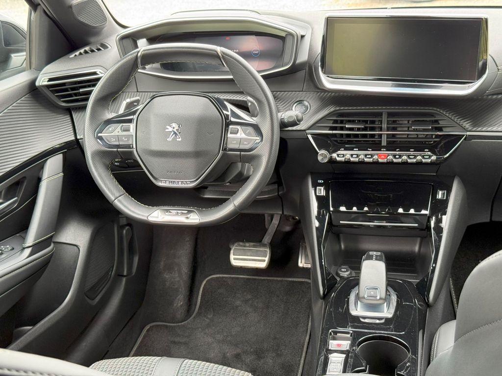Peugeot 208 2021