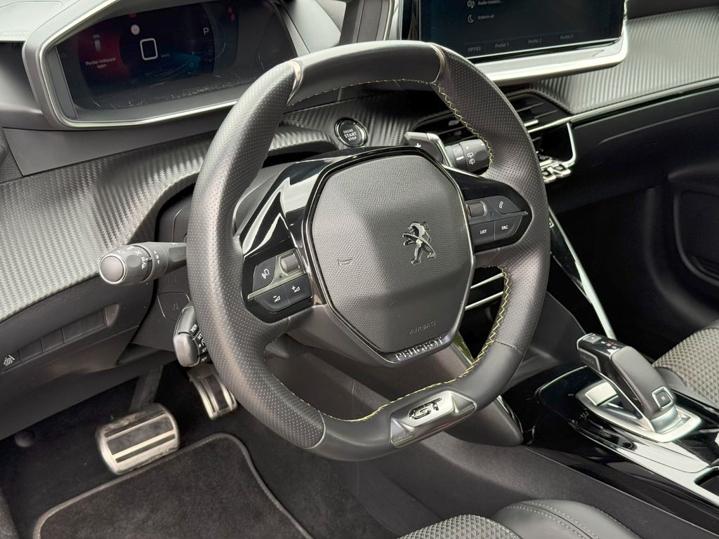 Peugeot 208 2021
