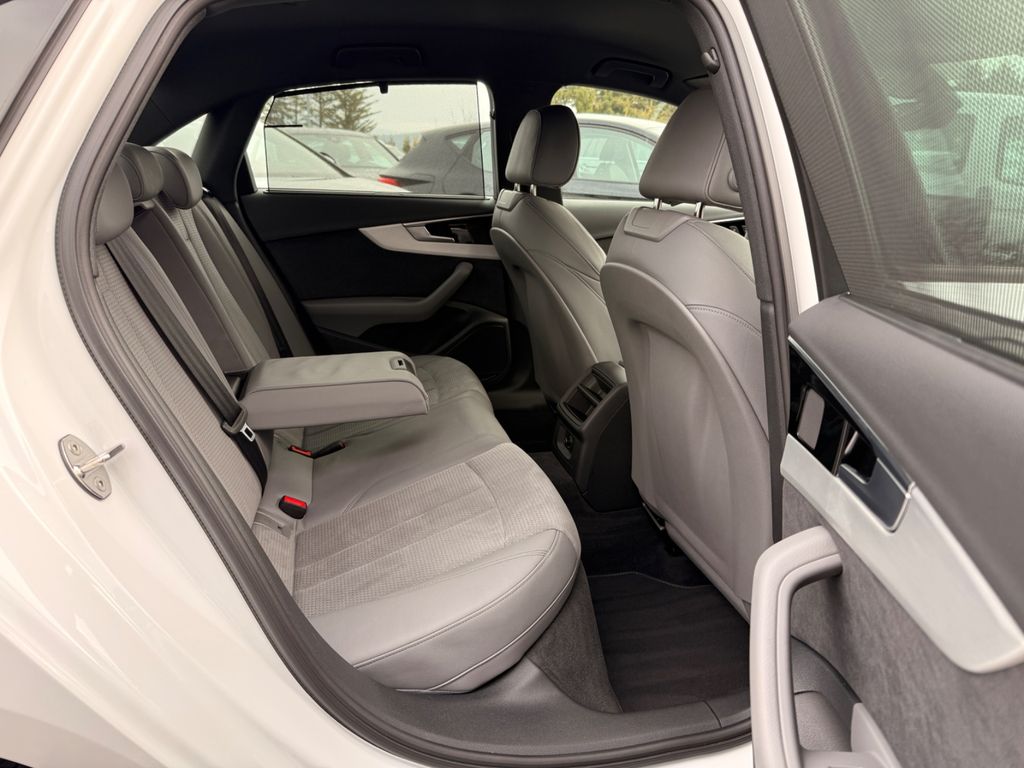 AUDI A4 2022