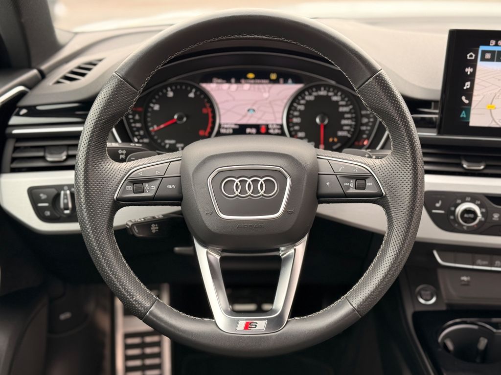 AUDI A4 2022