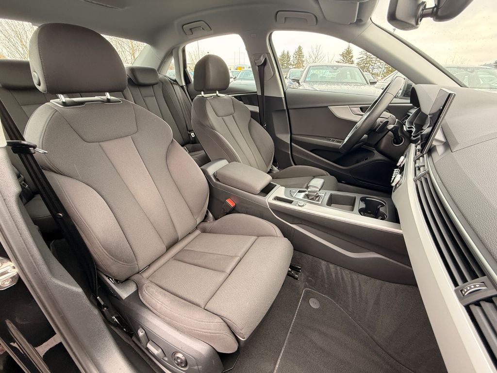 AUDI A4 2022