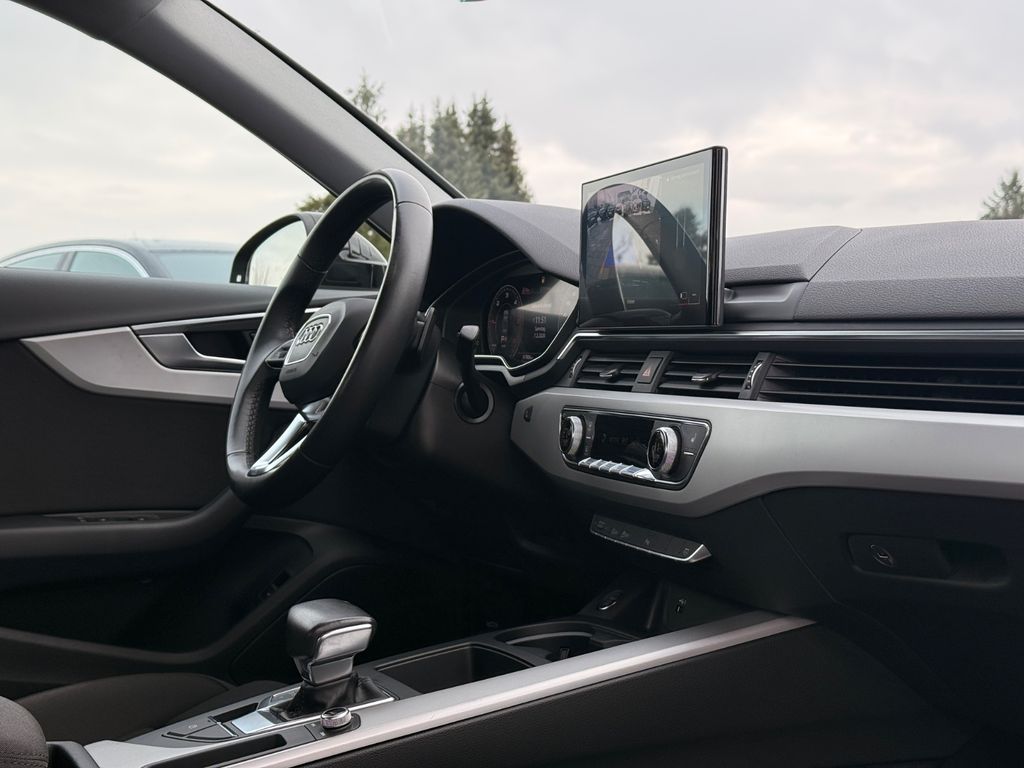 AUDI A4 2022