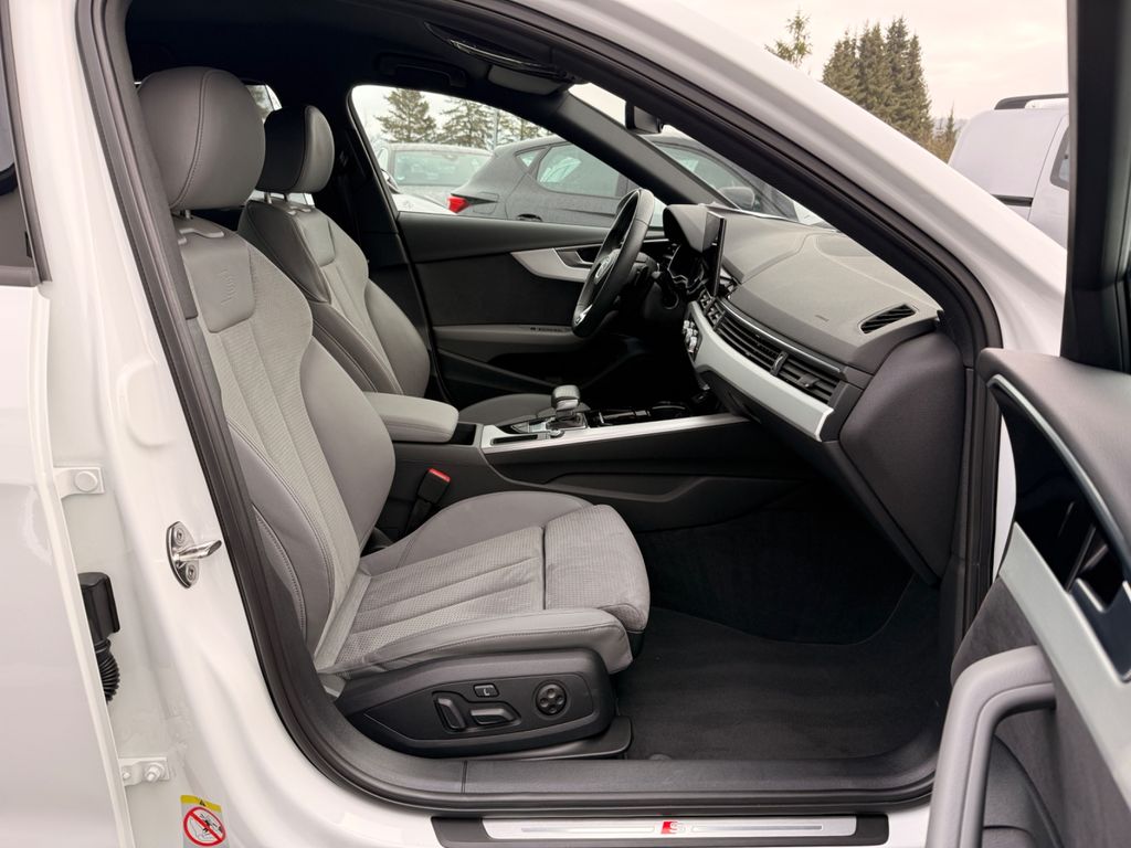 AUDI A4 2022