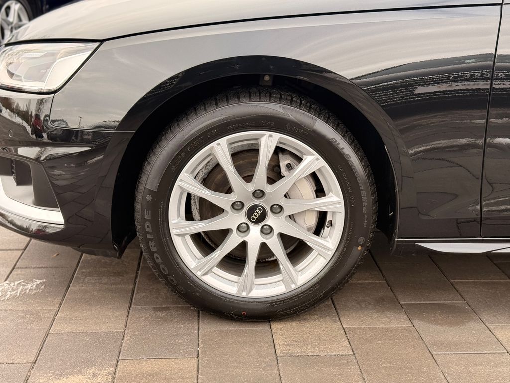 AUDI A4 2022