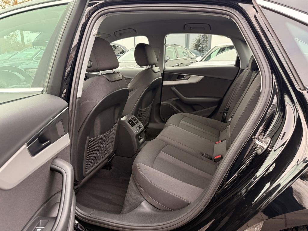 AUDI A4 2022
