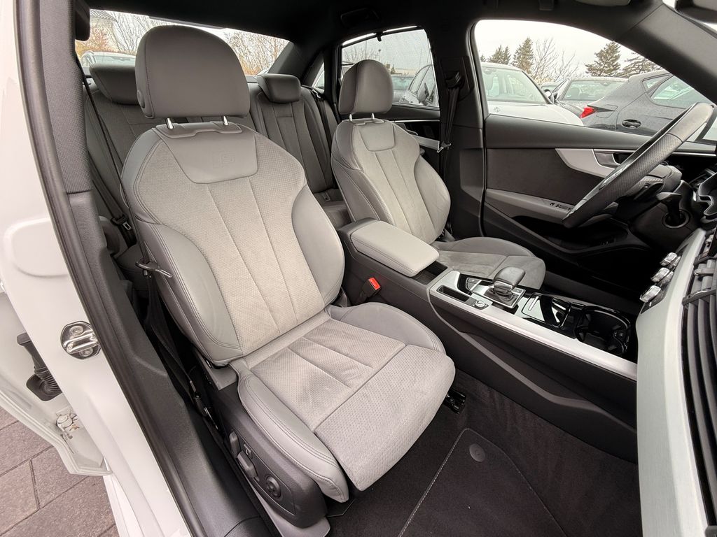 AUDI A4 2022