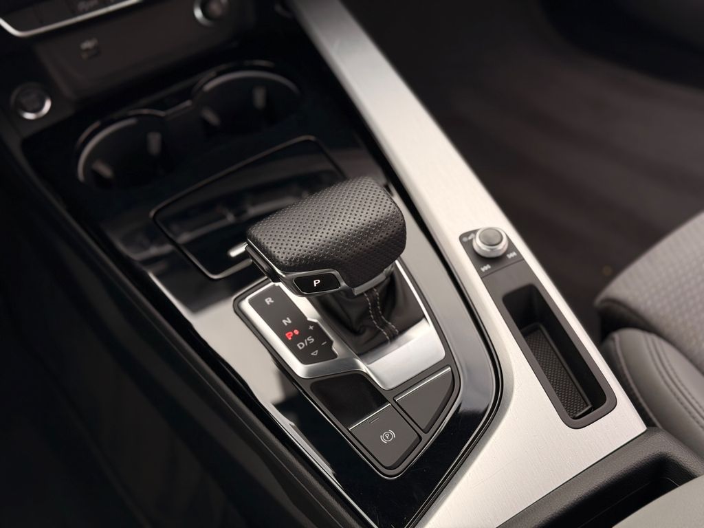 AUDI A4 2022