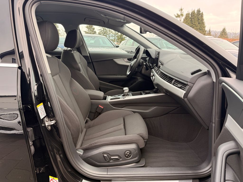AUDI A4 2022