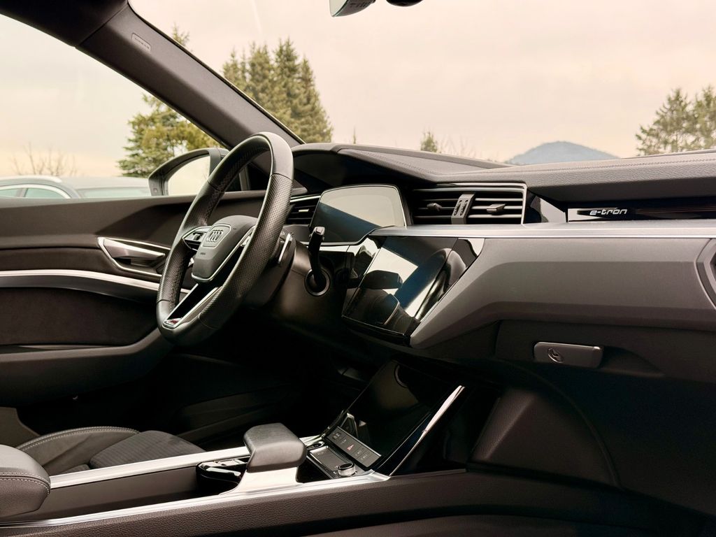 AUDI e-tron 2022