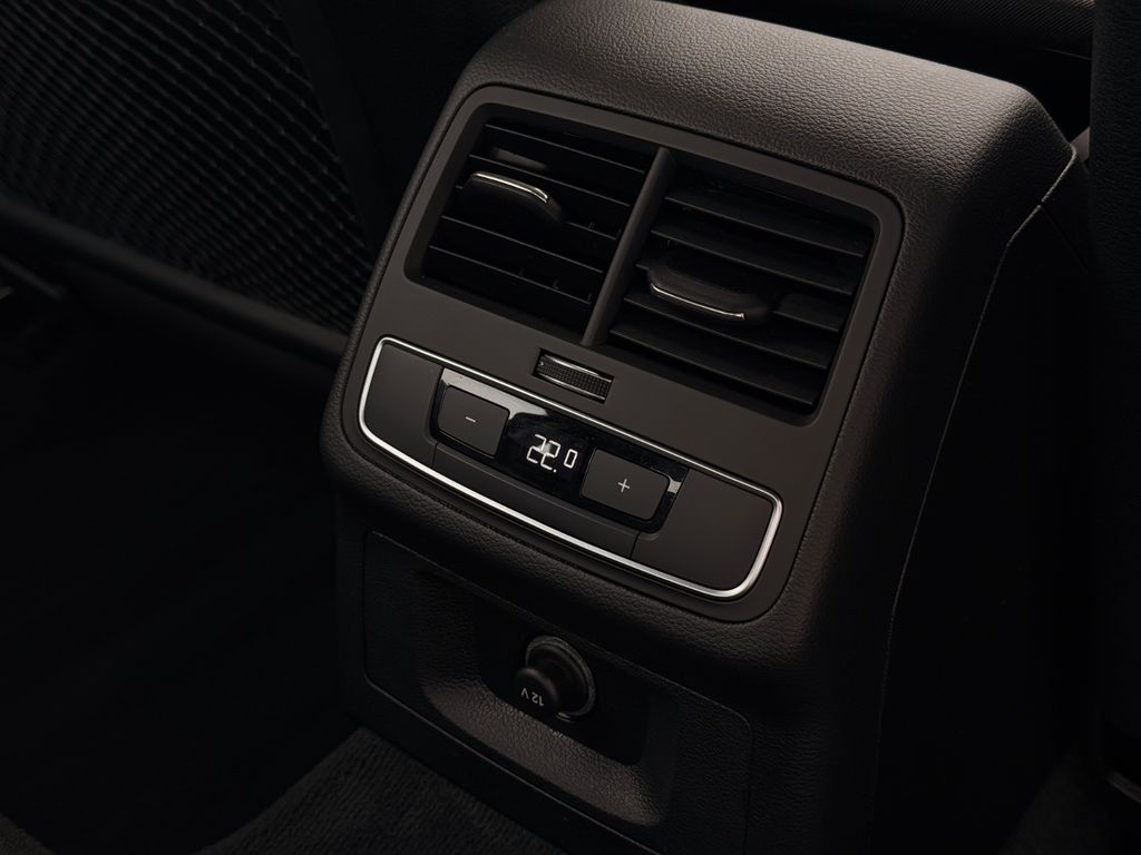 AUDI A4 2022