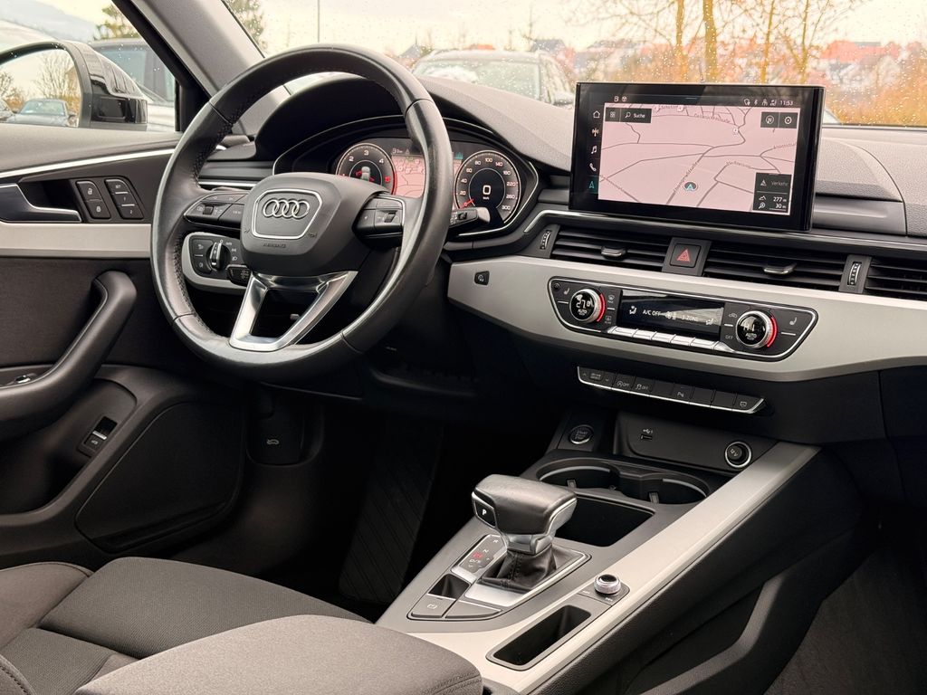 AUDI A4 2022