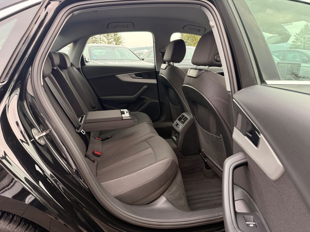AUDI A4 2022