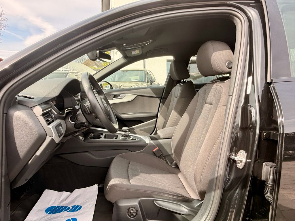 AUDI A4 2022