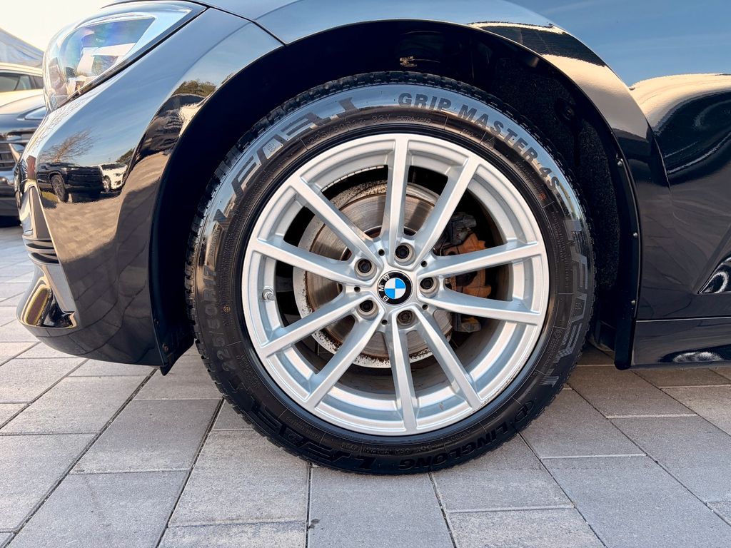 BMW 318 2019