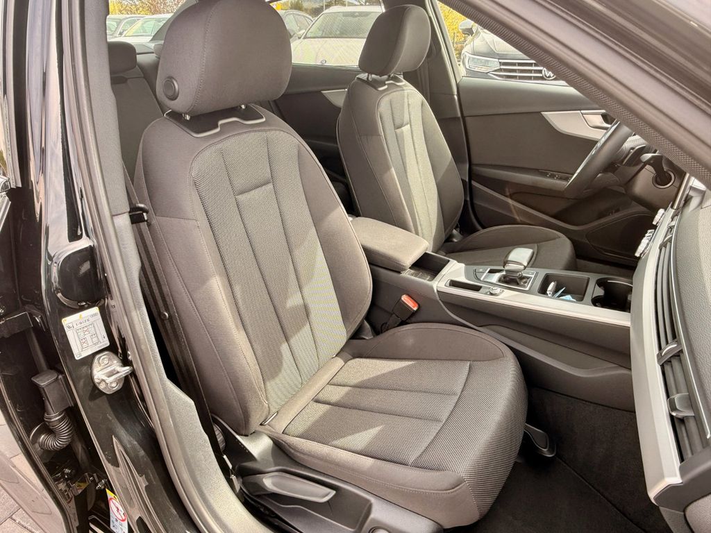 AUDI A4 2022