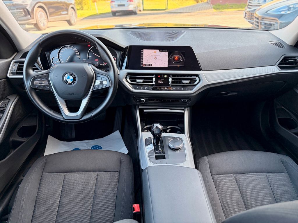 BMW 318 2019