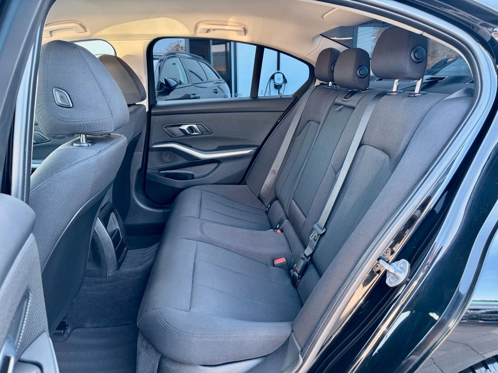 BMW 318 2019