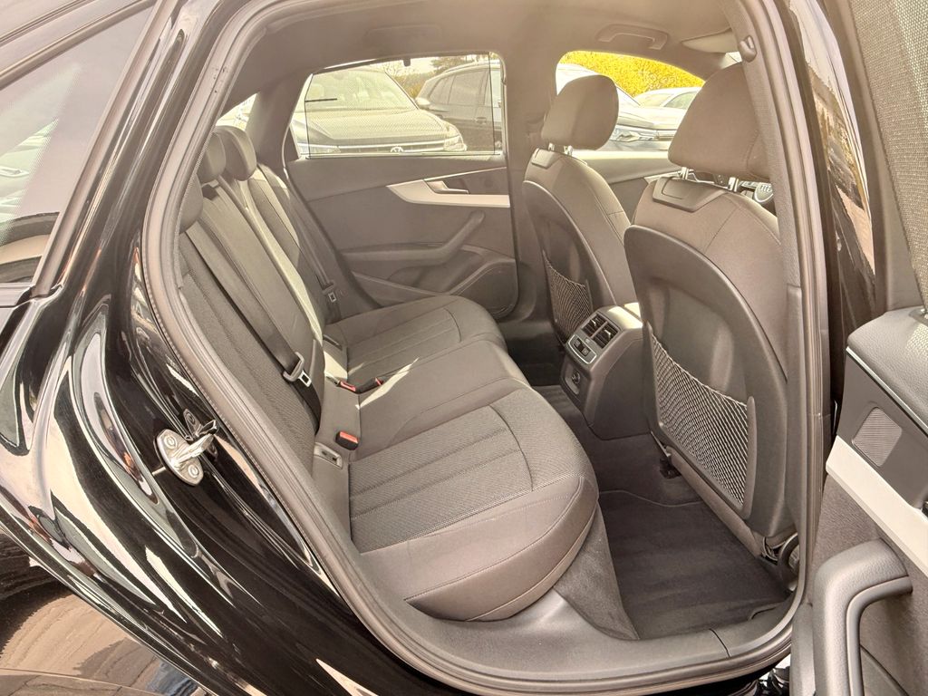 AUDI A4 2022