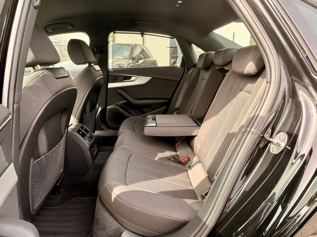 AUDI A4 2022
