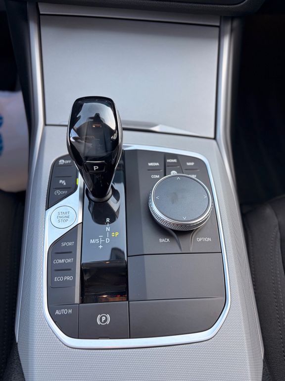 BMW 318 2019