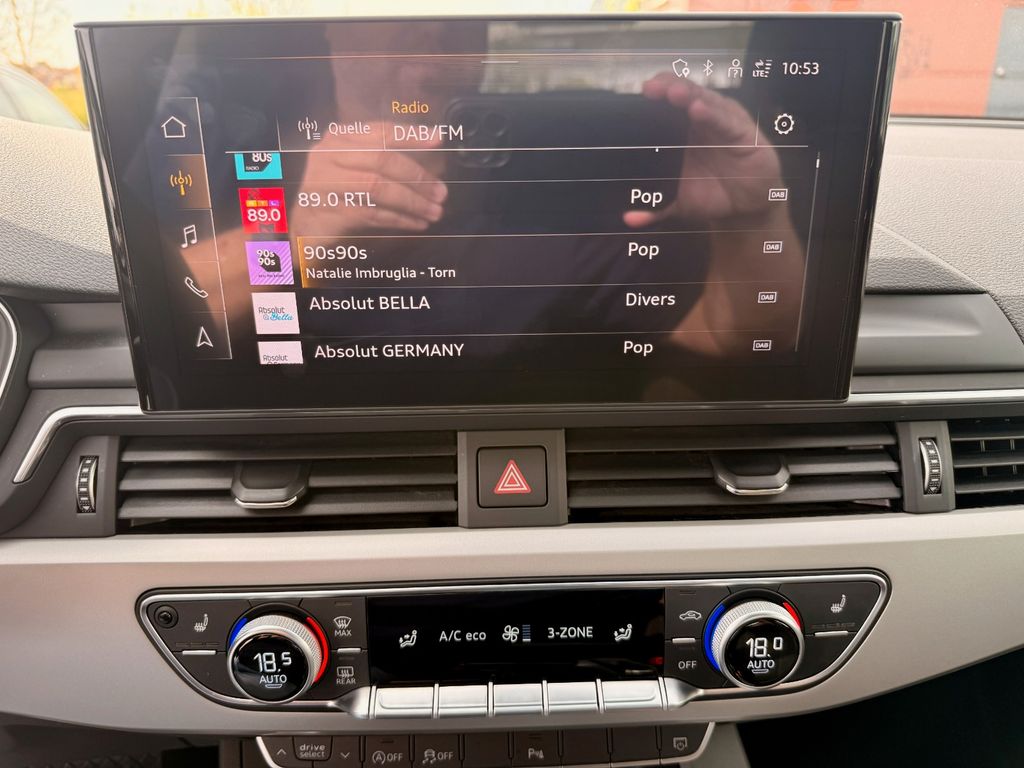AUDI A4 2022