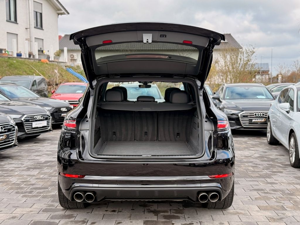 PORSCHE Cayenne 2018