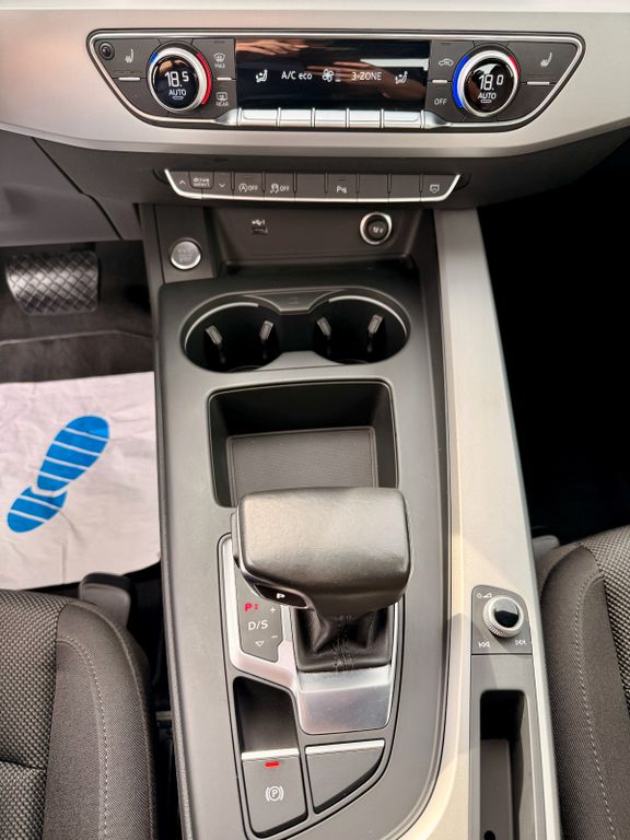 AUDI A4 2022