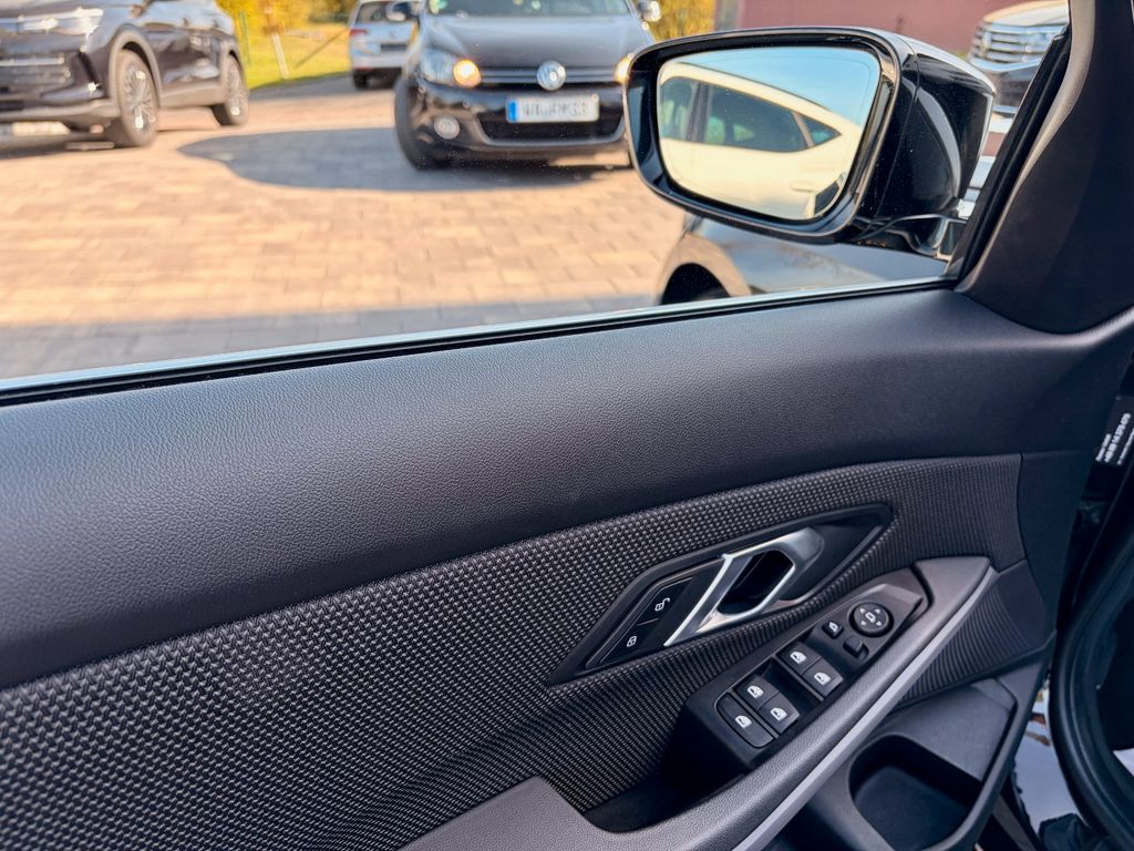 BMW 318 2019