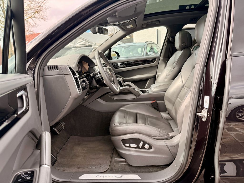 PORSCHE Cayenne 2018