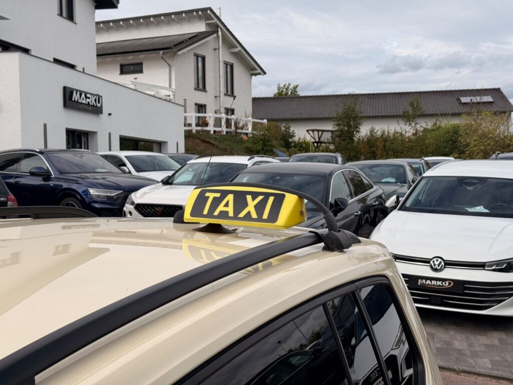 VW Touran Touran 2.0 TDI 110 KW SCR DSG TAXI LED 2022