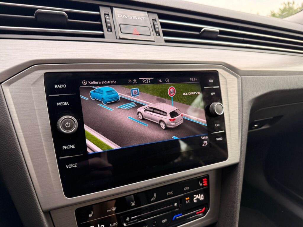 VW Passat Variant Passat Variant ACC*LineAssist*CarPlay*RFK*STHZ 2022