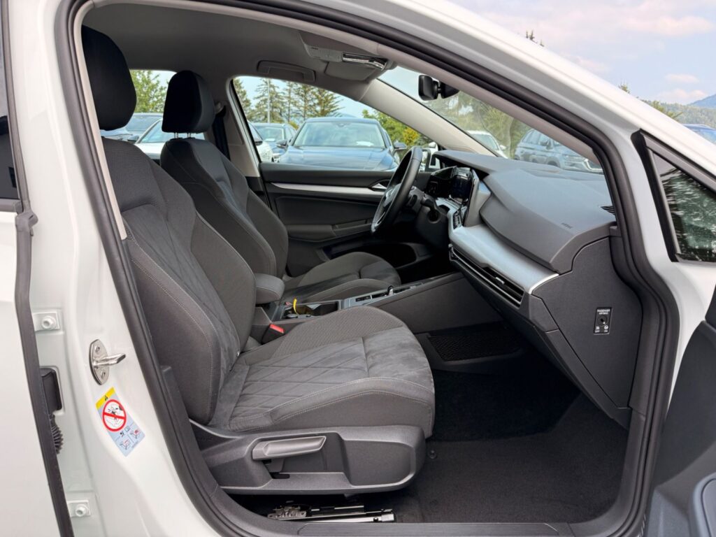 VW Golf Golf VIII Limo 2.0 110KW*ACC*NAVI*RFK*TRAVEL*SHZ 2022