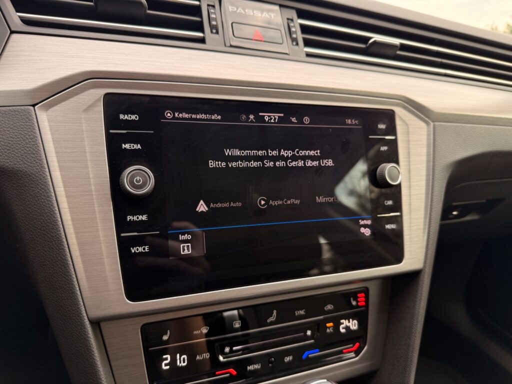 VW Passat Variant Passat Variant ACC*LineAssist*CarPlay*RFK*STHZ 2022