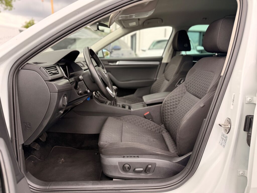 SKODA Superb Superb Combi *ACC*AHK*VIRTUAL*RFK*LANEASSIST* 2019