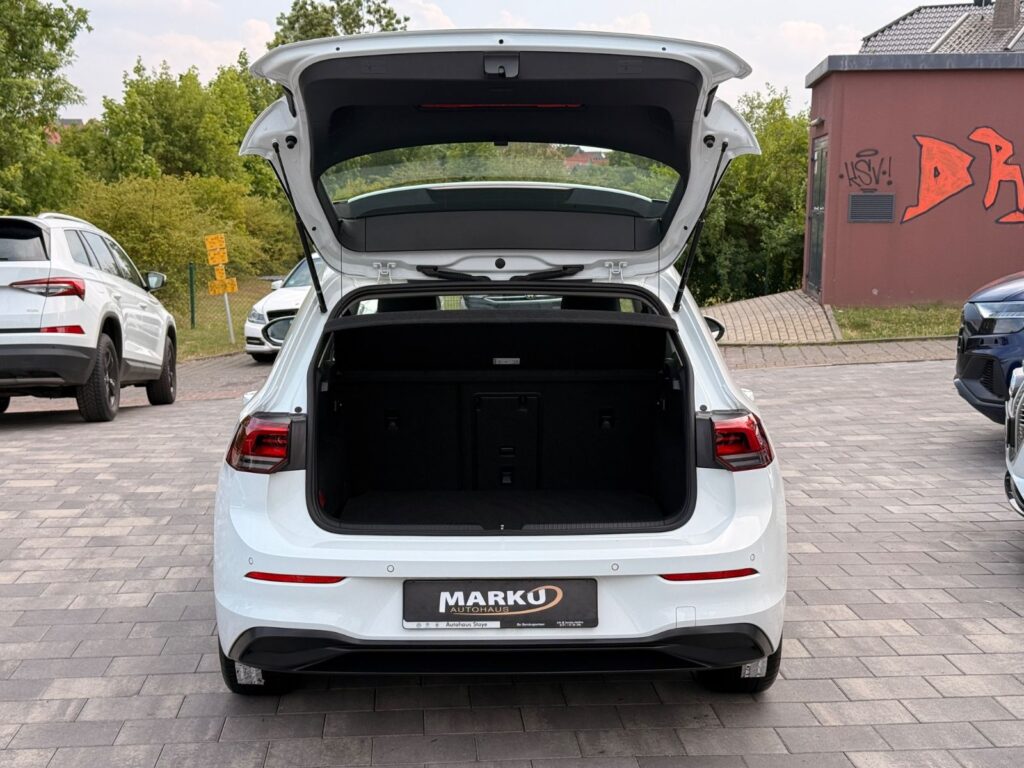 VW Golf Golf VIII Limo 2.0 110KW*ACC*NAVI*RFK*TRAVEL*SHZ 2022