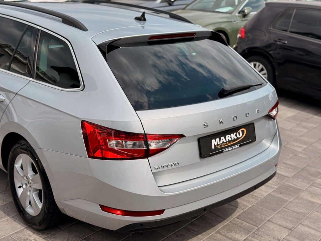 SKODA Superb Superb 2.0 Combi 110KW LED*ACC*NAVI*RFK*PDC* 2022
