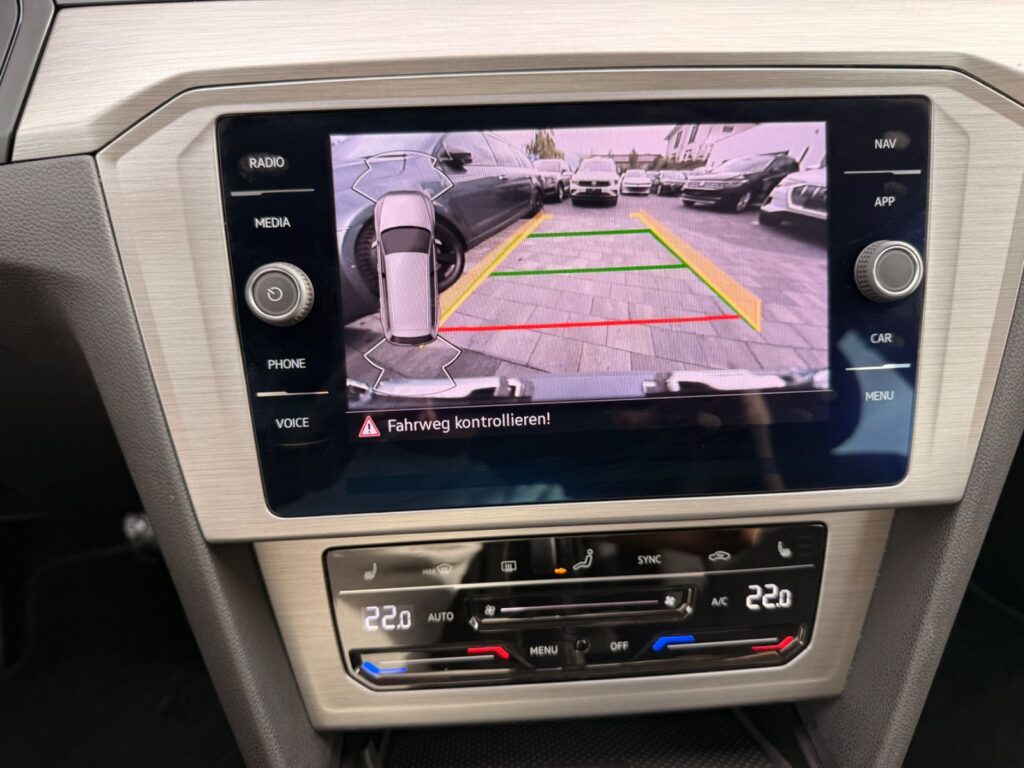 VW Passat Variant Passat Variant Basis TDI/LED/Navi 2022
