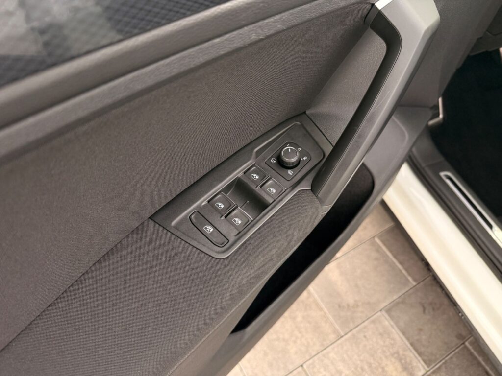 VW Tiguan Tiguan United 2.0TDi ACC*AHK*LED*NAVI*PDC* 2021