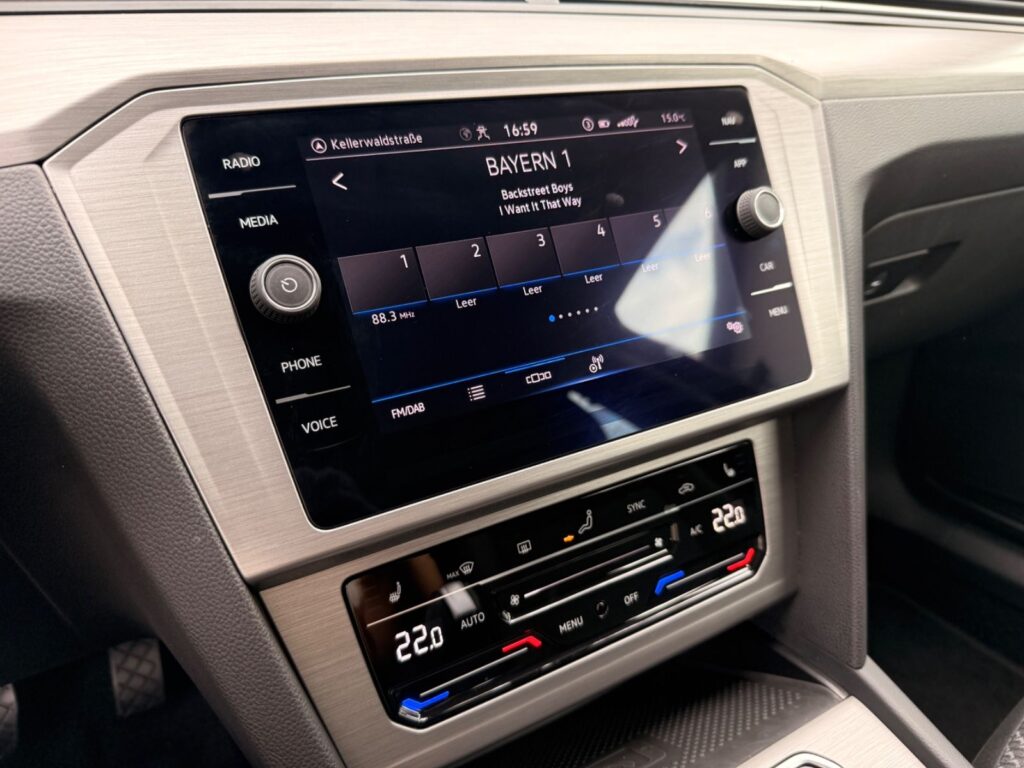 VW Passat Variant Passat Variant Basis TDI/LED/Navi 2022
