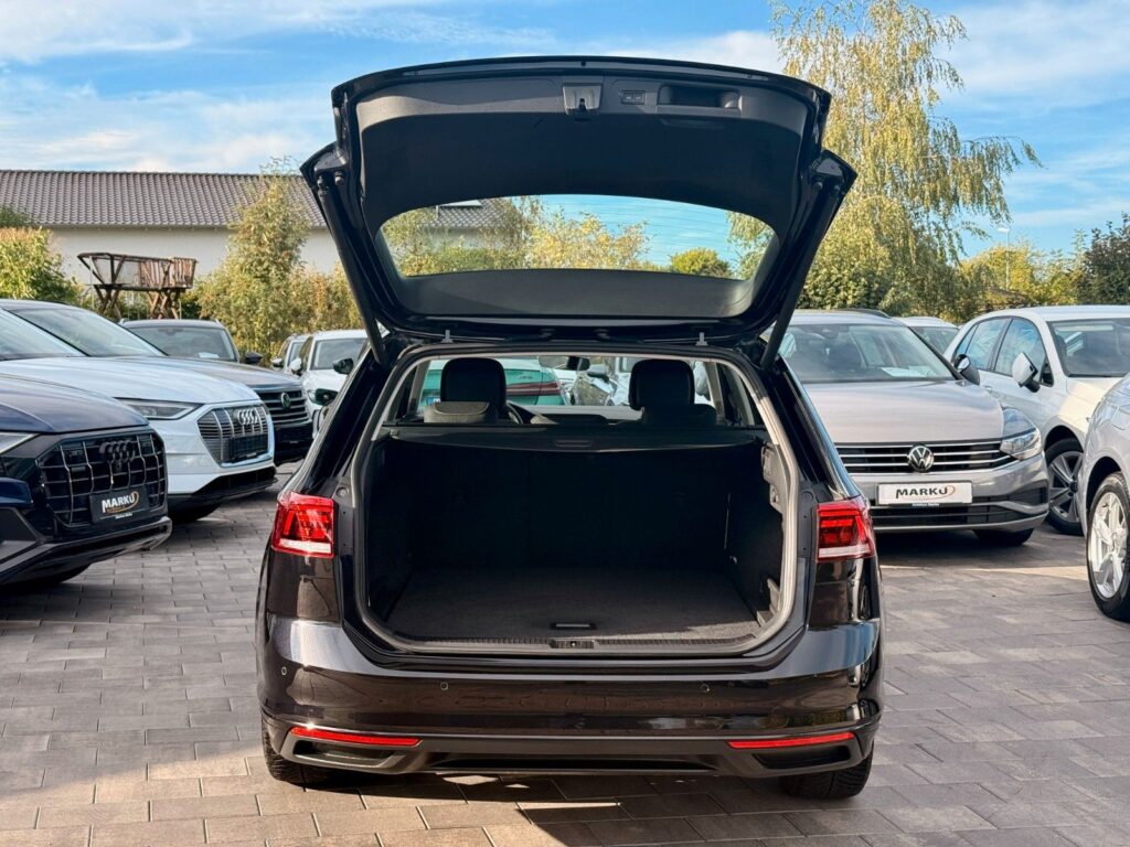 VW Passat Variant Passat Var. 2.0TDI ACC*AHK*360°*LED*MASSAGE*CARP 2023