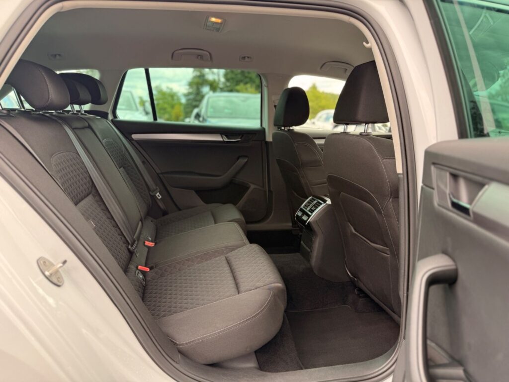 SKODA Superb Superb Combi *ACC*AHK*VIRTUAL*RFK*LANEASSIST* 2019