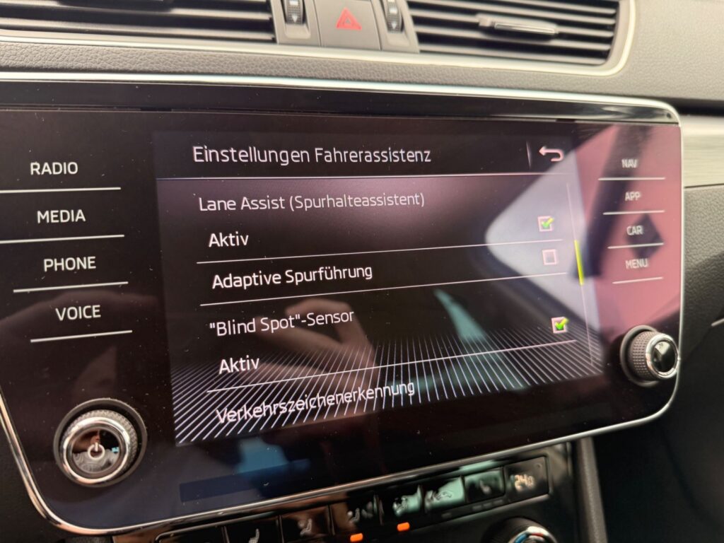 SKODA Superb Superb Combi *ACC*AHK*VIRTUAL*RFK*LANEASSIST* 2019