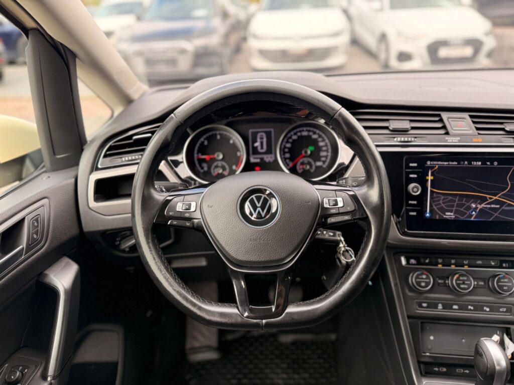 VW Touran Touran 2.0 TDI 110 KW SCR DSG TAXI LED 2022