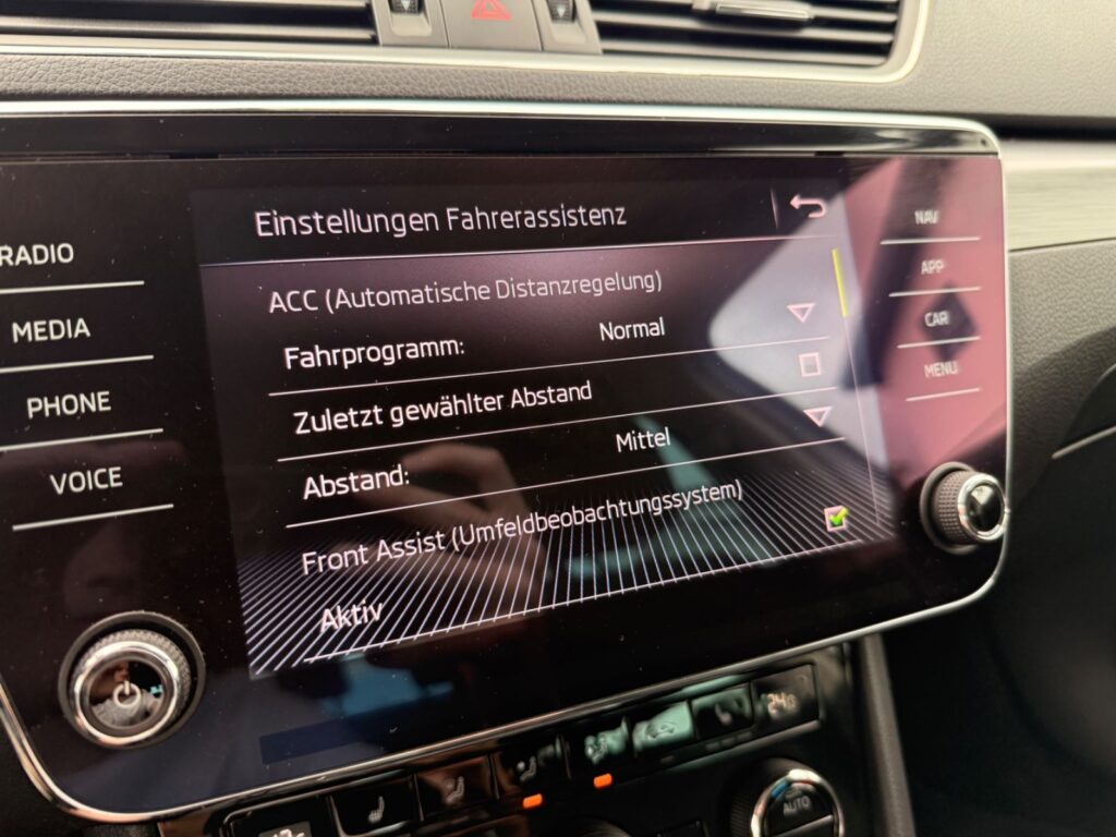SKODA Superb Superb Combi *ACC*AHK*VIRTUAL*RFK*LANEASSIST* 2019