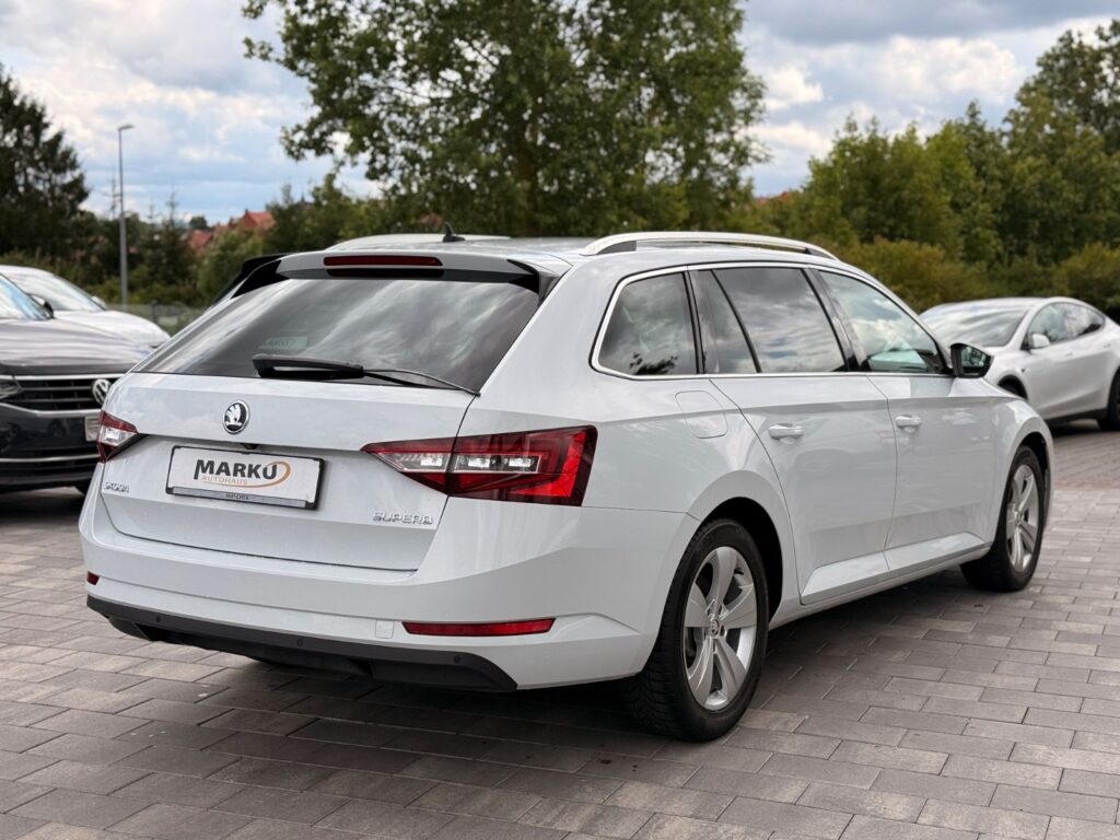 SKODA Superb Superb Combi *ACC*AHK*VIRTUAL*RFK*LANEASSIST* 2019
