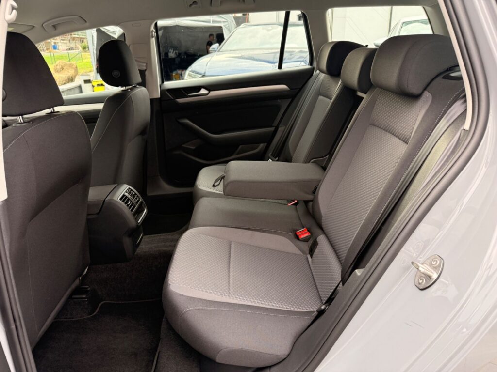 VW Passat Variant Passat Variant Basis TDI/LED/Navi 2022