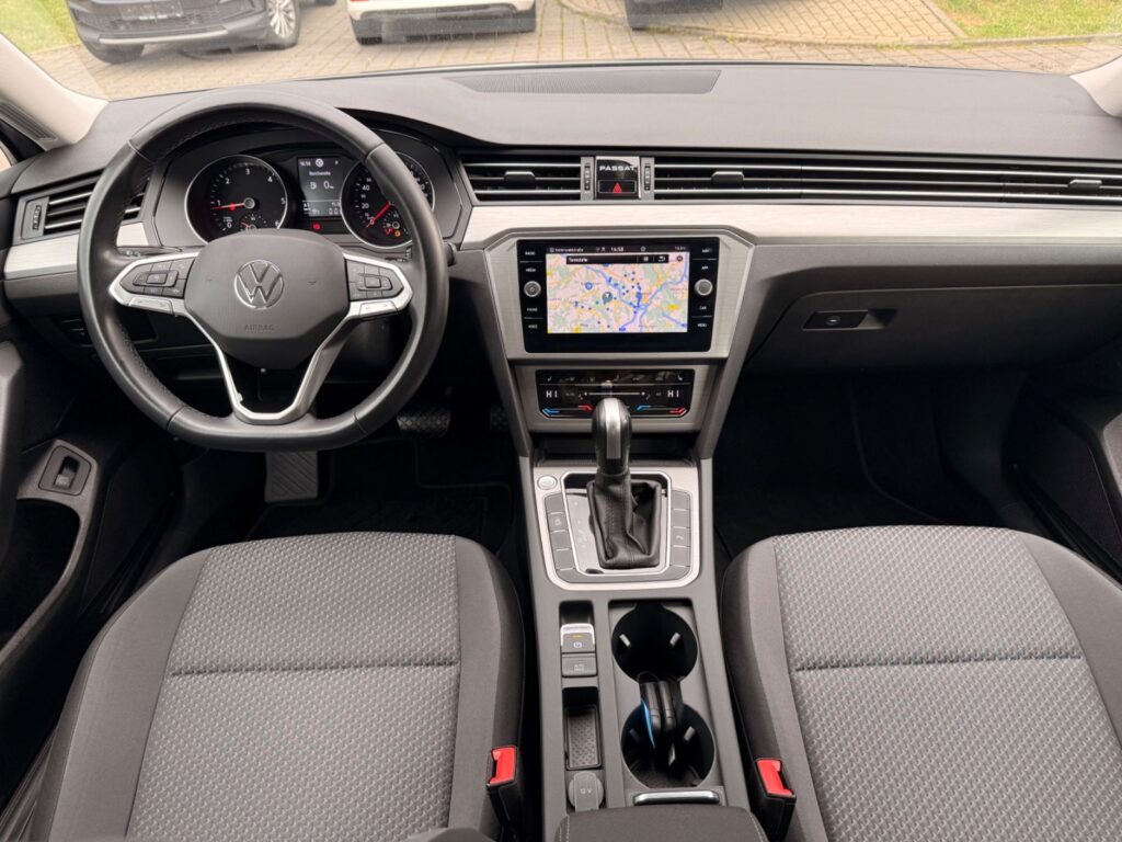 VW Passat Variant Passat Variant Basis TDI/LED/Navi 2022