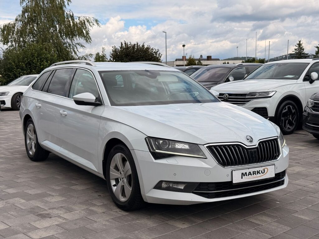 SKODA Superb Superb Combi *ACC*AHK*VIRTUAL*RFK*LANEASSIST* 2019