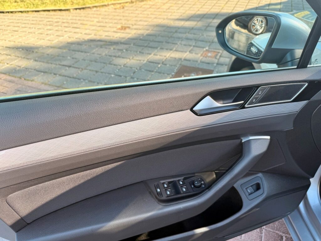 VW Passat Variant Passat Variant Bus. 2.0TDi ACC*LED*RFK*MASS*AHK 2022
