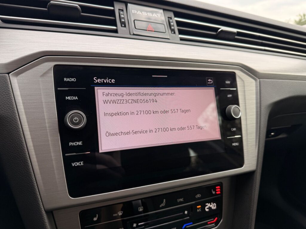VW Passat Variant Passat Variant ACC*LineAssist*CarPlay*RFK*STHZ 2022